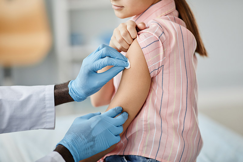 Infectologistas reforçam a importância da vacinação contra poliomielite no Paraná